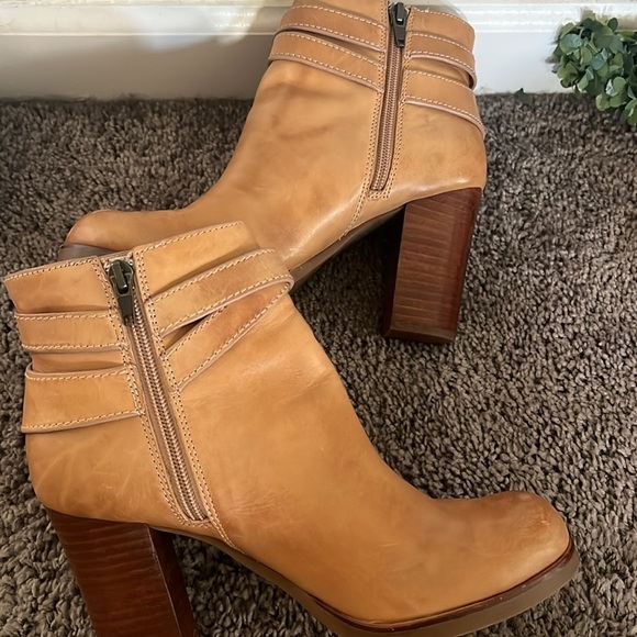 Tommy Bahama leather Liia Boots Size 7 - Picture 7 of 8